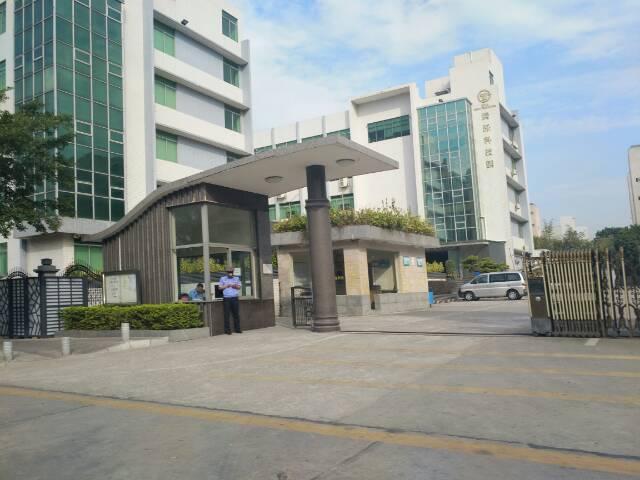 石岩罗租艾美特800平米原房东带装修出租