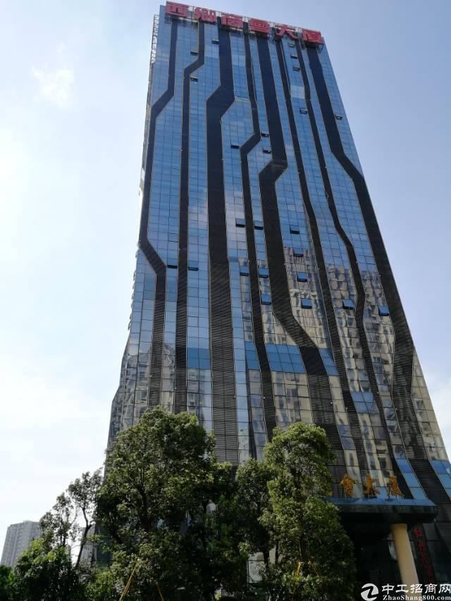 看海景宝安西乡地铁口200平米甲级写字楼特价出租