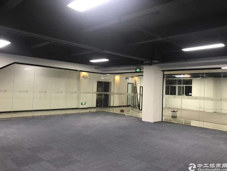 西乡置富广场精装场改办公室550平仅租48元