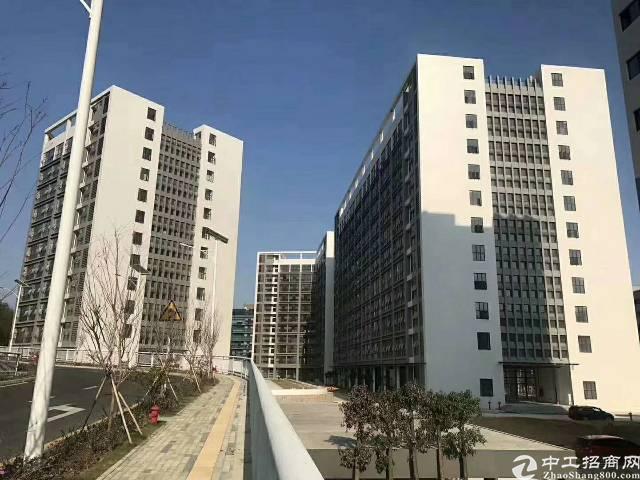 龙岗中心城精装修写字楼880平招租