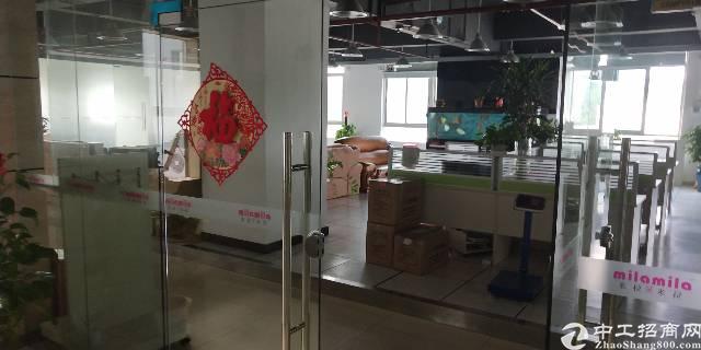坂田贝尔路主干道旁新出带装修楼上3000平写字楼出租可分租