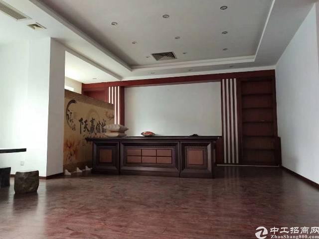 龙岗中心城地铁口旁精装修办公室550平