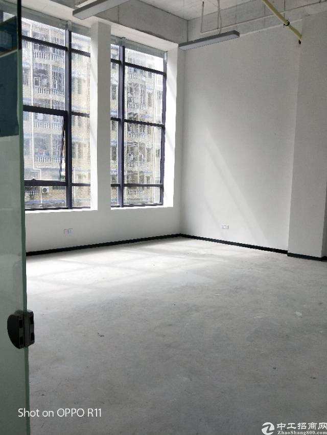横岗大运地铁出口100米精装写字楼出租