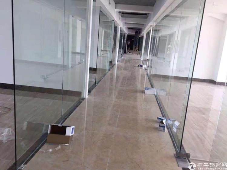 西乡双地铁口精装带阳台办公室小面积出租