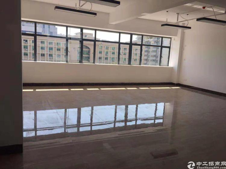 西乡双地铁口精装带阳台办公室小面积出租