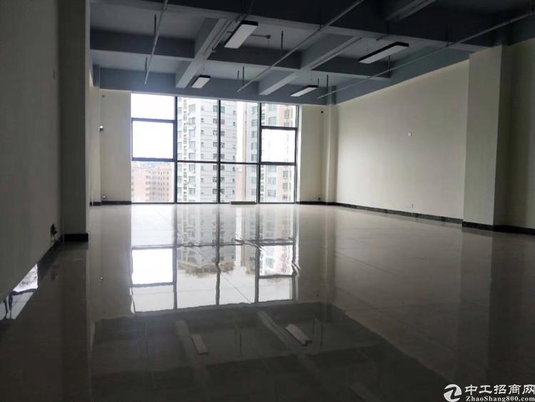 西乡固戍地铁站附近精装办公室小面积火热出租