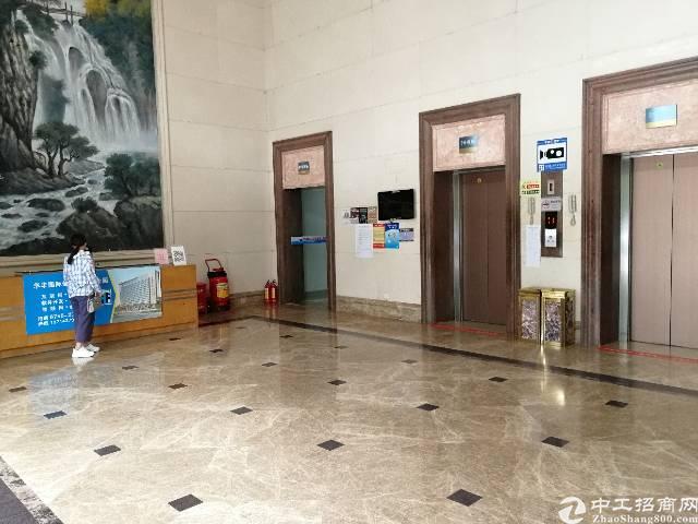 宝安西乡地铁口80至200平米办公写字楼出租