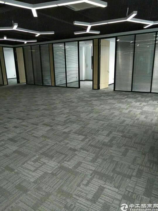 11号线(会展中心)地铁口,物业直租带精装158平