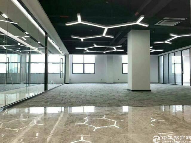11号线(会展中心)地铁口,物业直租带精装158平