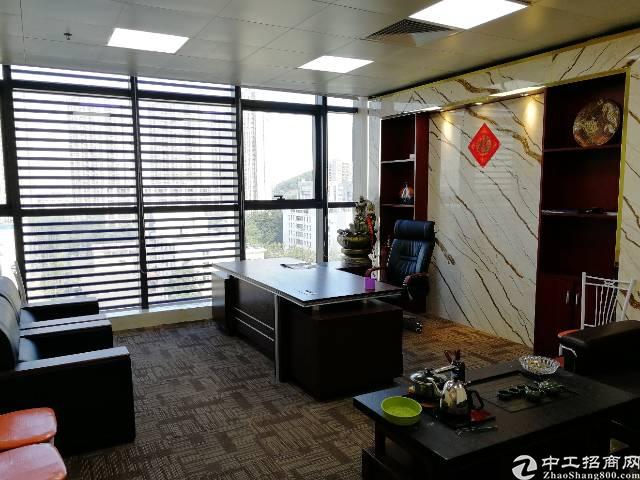 看海景宝安西乡地铁口200平米甲级写字楼特价出租