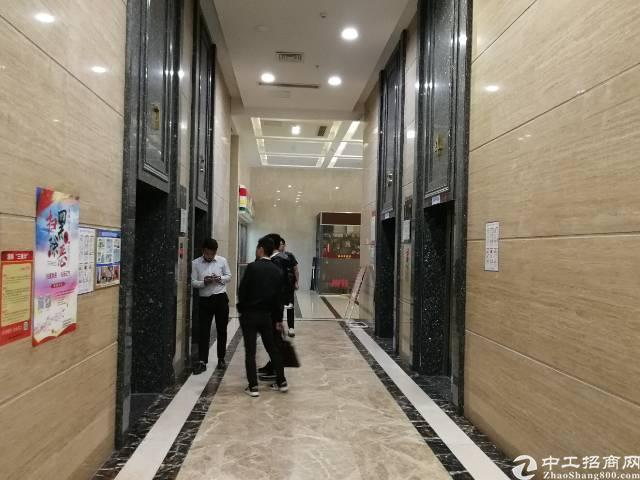 看海景宝安西乡地铁口200平米甲级写字楼特价出租