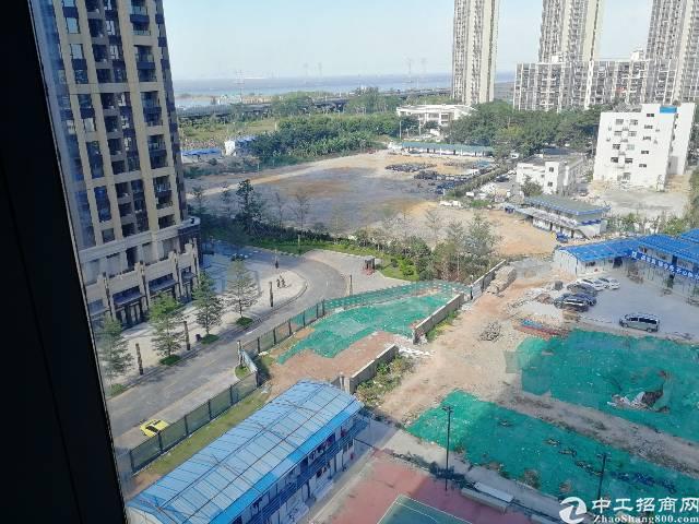 看海景宝安西乡地铁口200平米甲级写字楼特价出租
