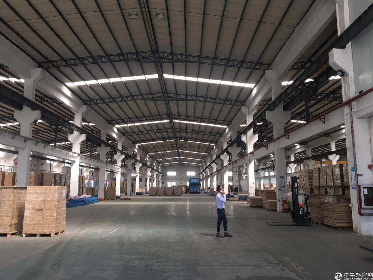 龙华福龙高速处有1100平米钢结构厂房出租适合仓库物流