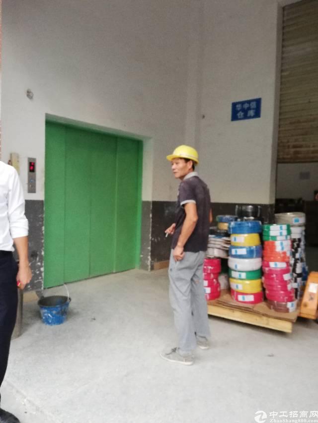 福永和平新出楼上精装办公室200平 带货梯,环境干净