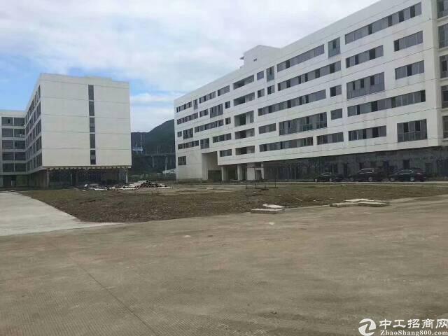 平湖全新厂房，仓库，5万平米可大小分租500平米起租！