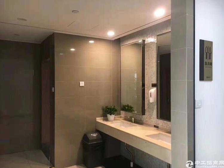 福永凤凰精装修写字楼110平起租,带隔间