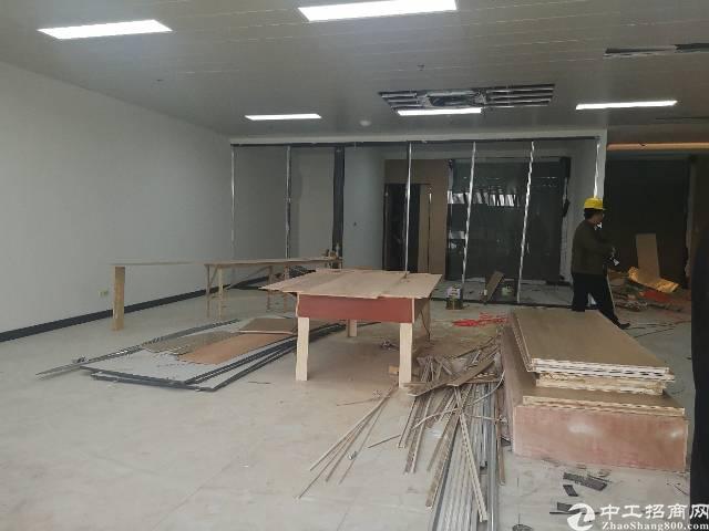龙华新区地铁站附近精装修写字楼50平方起租