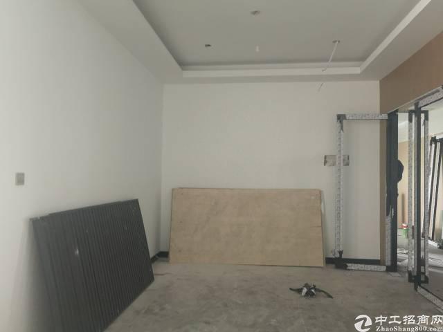 龙华新区地铁站附近精装修写字楼50平方起租