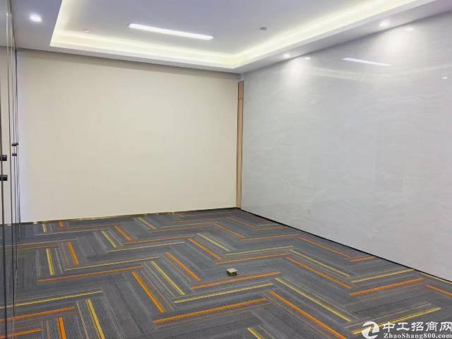 横岗地铁口精装修写字楼920平招租