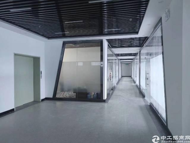 横岗荷坳地铁口附近精装修写字楼950平