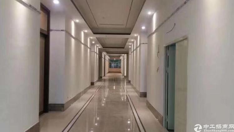 福永地铁口物业直租158平方精装修写字楼