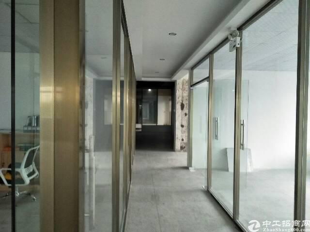 地段还好。交通方便。靠近日航酒店。