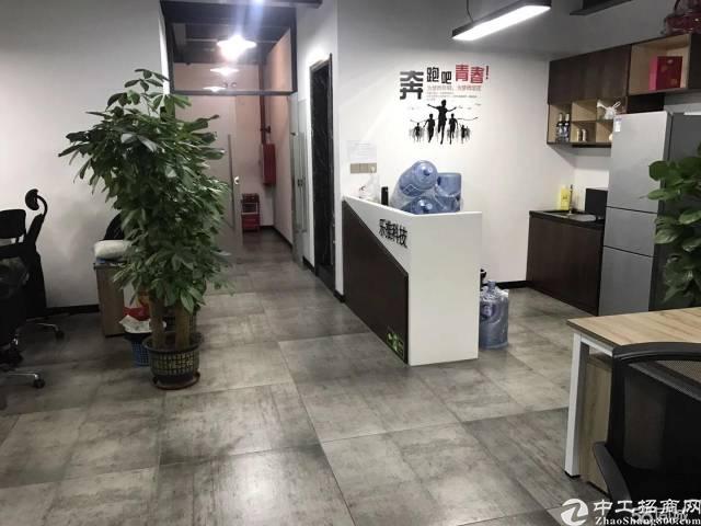 黄埔渔珠稀有独栋别墅、1000平带豪华装修及阳台