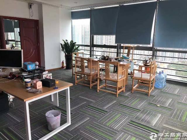 坂田地铁口290平米
