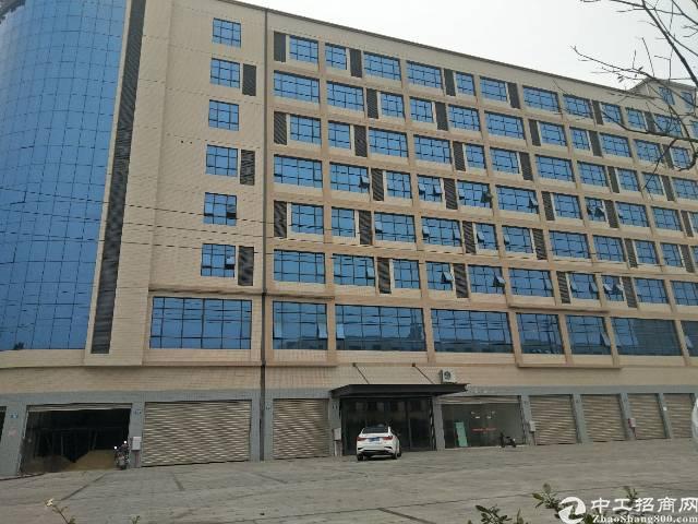 靠近地铁口二楼500平方,商务办公楼,精装修,停车位充足。