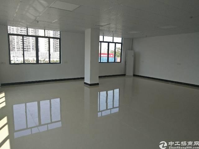 新华写字楼不同装修风格,40㎡-200㎡出租,停车位充足,