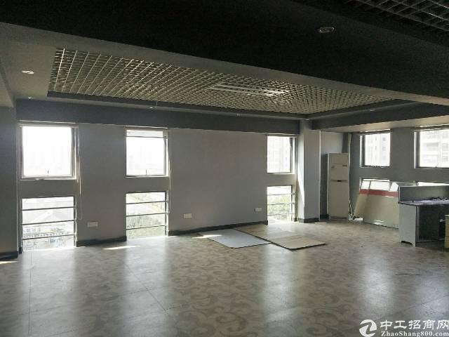 新华写字楼不同装修风格,40㎡-200㎡出租,停车位充足,