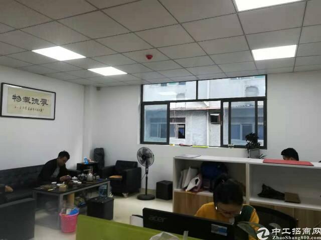 西乡地铁口75平办公室带背景墙家私