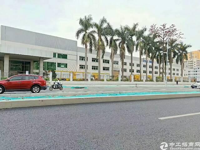 平湖清平高速出口楼物流园15000平方米仓库招租