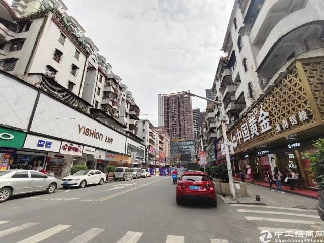塘厦最火地段商铺招租
: