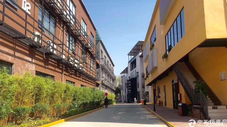 广州市天河黄村地铁口零距离写字楼三楼300平带装修