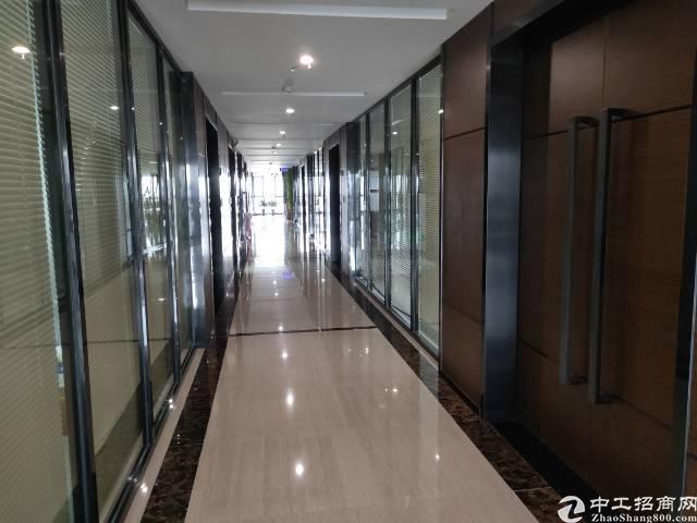 地铁口附近精装修家具齐全