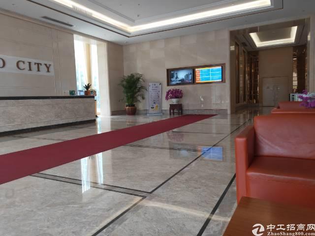 地铁口附近精装修带家具