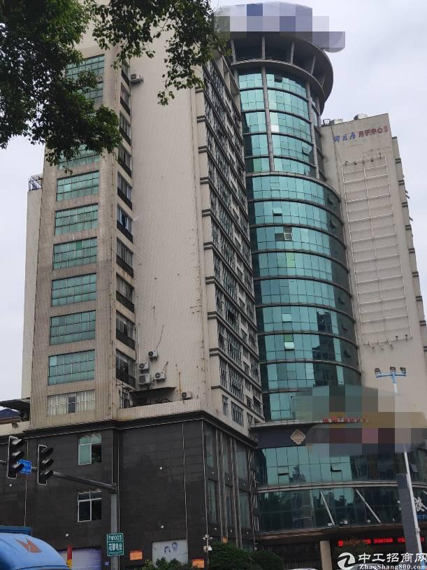 地铁口附近精装修家具齐全
