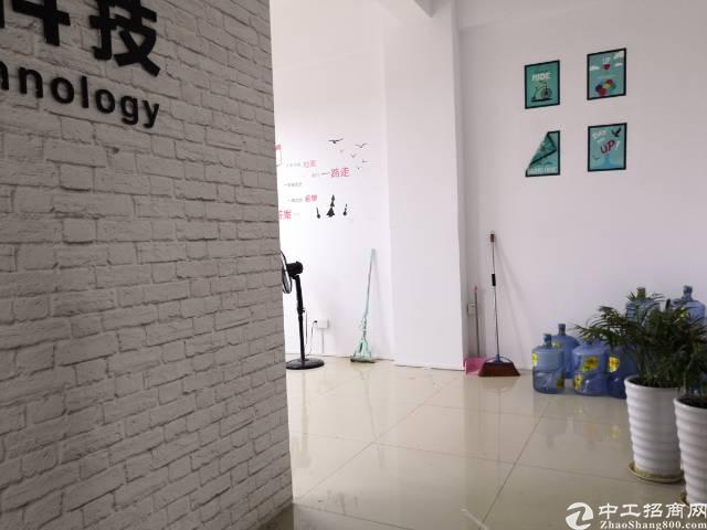 西乡地铁站2+1格局160平写字楼特价招租