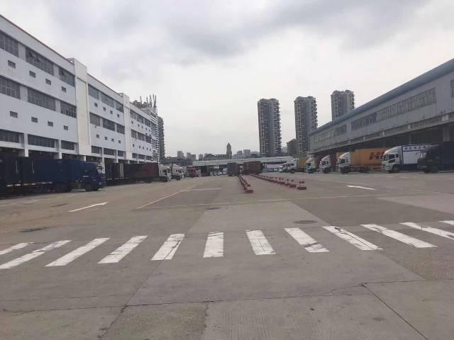 深圳龙华新出物流仓库1-3层共10000平，带喷淋，带卸货平