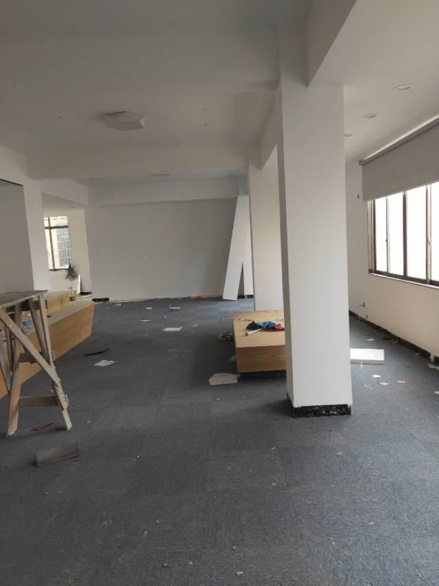 花都区清㘵地铁口附近500平方写字楼,可分租