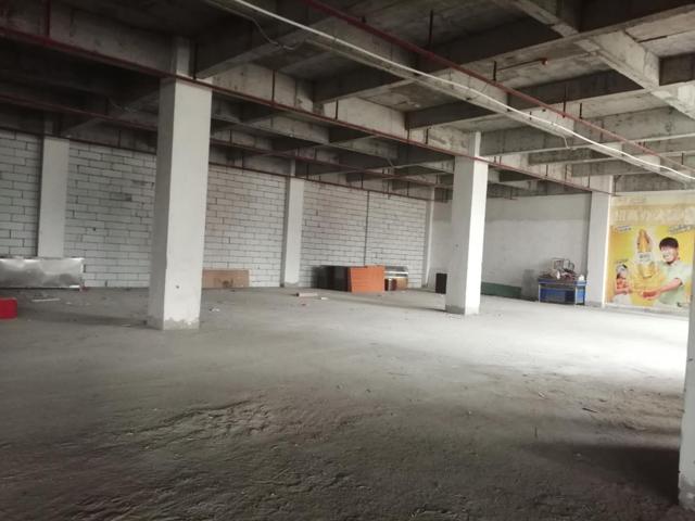 天河区柯木塱市场广汕二路楼上有3600平仓库出租，可分