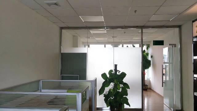地铁口附近精装修180平方招租