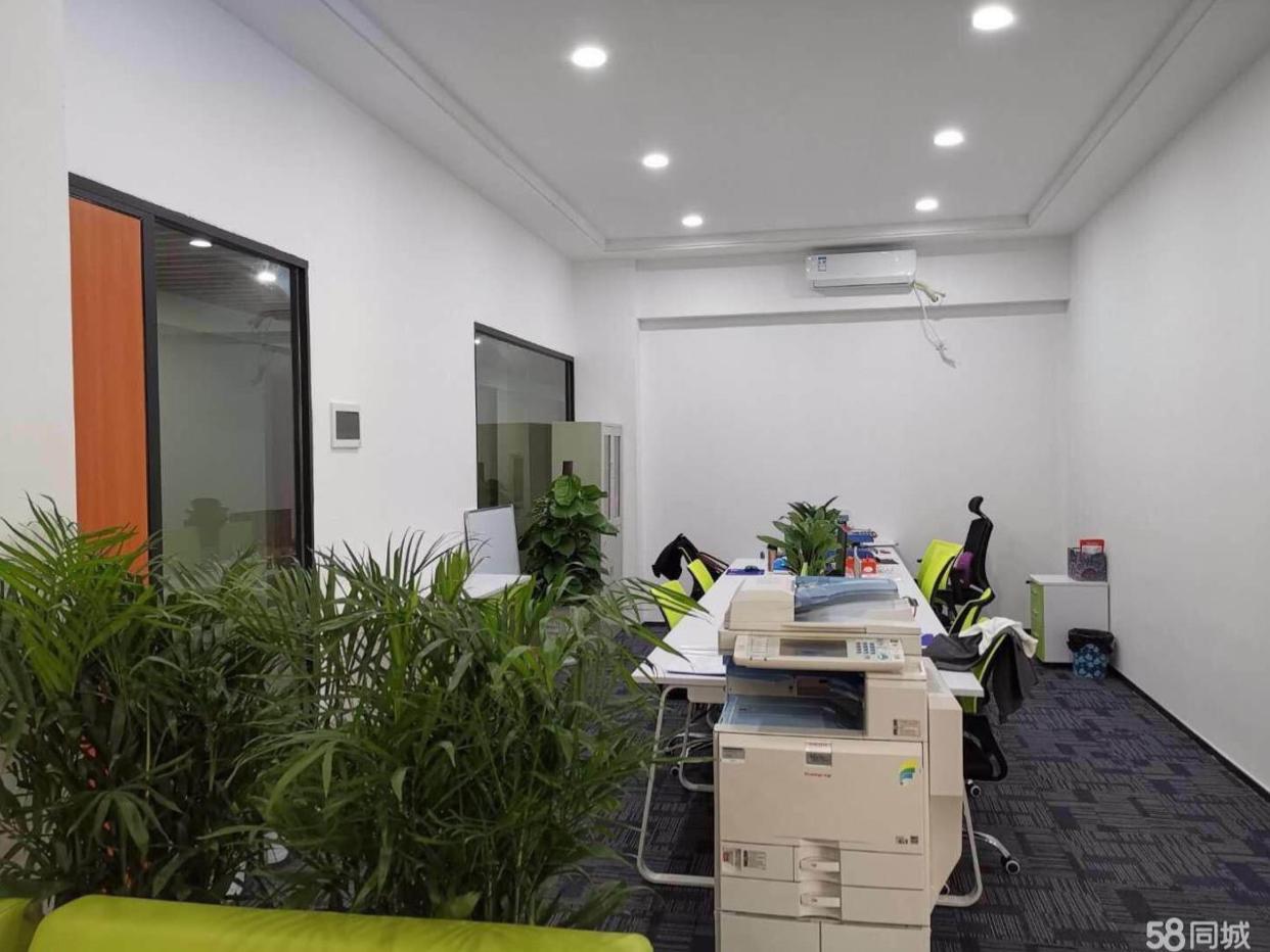 横岗地铁口附近豪华装修写字楼出租