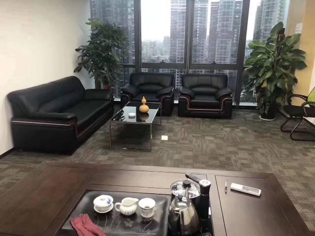 龙华清湖地铁口336平豪华写字楼出租