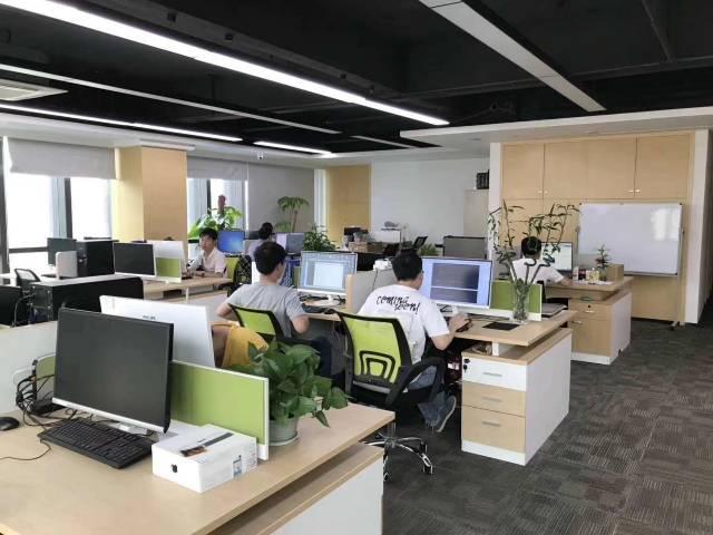 龙华清湖地铁口336平豪华写字楼出租