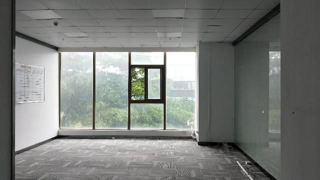 宝安大道地铁口附近精装写字楼落地窗,采光好,价格实惠