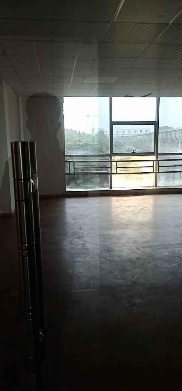 东莞靠近外环高速路口新出豪华装修办公室和写字楼