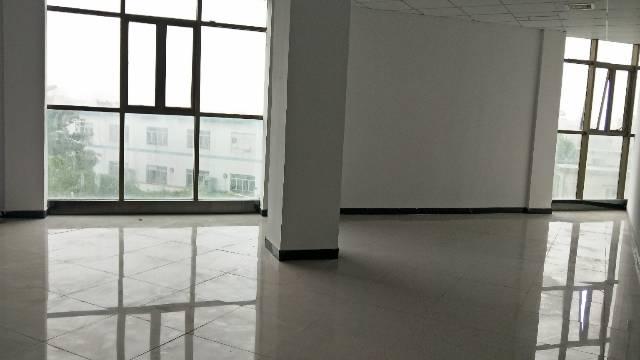 北环路新出写字楼,交通便利,车位充足,入驻可享免费变更注册地