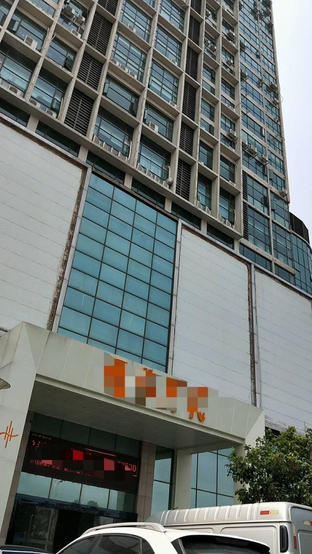 中心路特价写字楼92平方低价出售,车位充足